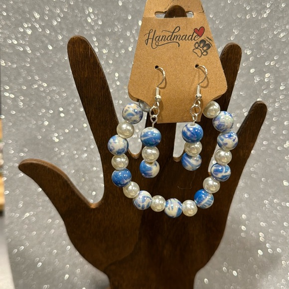 Handmade bracelet and matching earrings - Picture 1 of 1